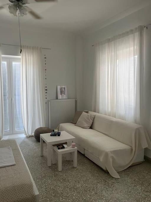 Cozy, Spacious, Newly Renovated Flat In Adamas 외부 사진