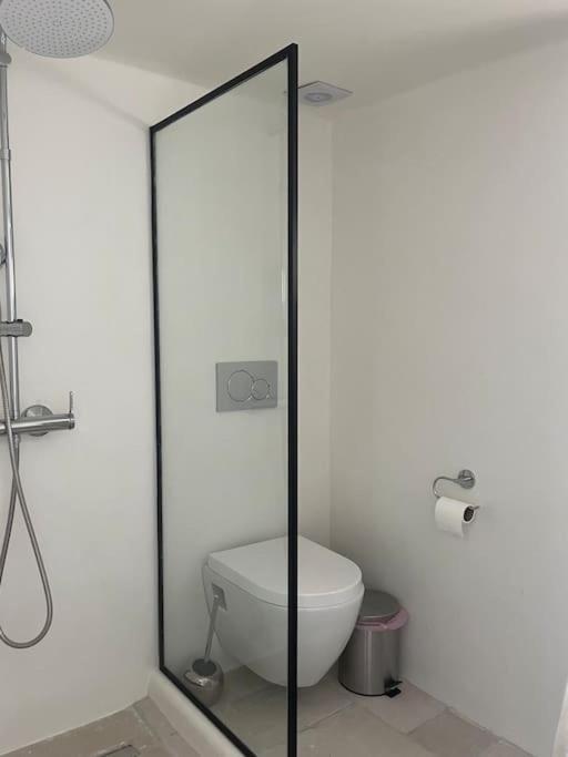 Cozy, Spacious, Newly Renovated Flat In Adamas 외부 사진