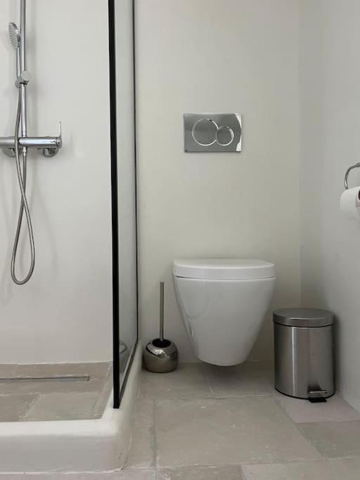 Cozy, Spacious, Newly Renovated Flat In Adamas 외부 사진