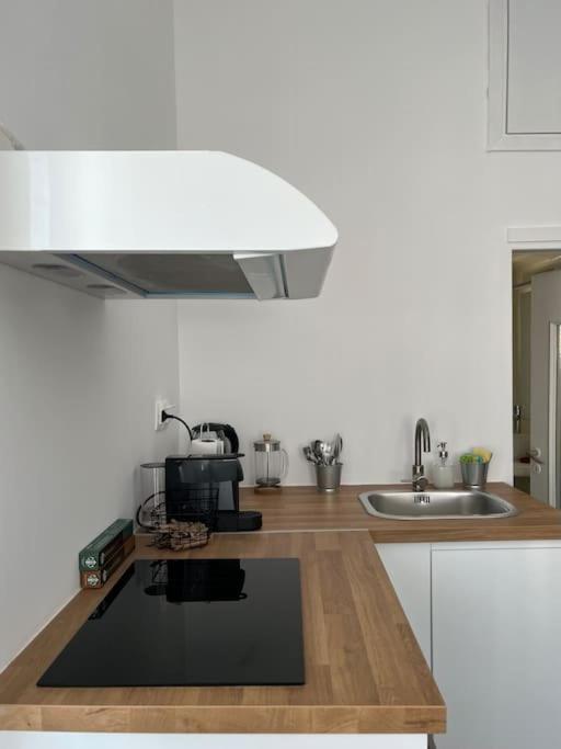 Cozy, Spacious, Newly Renovated Flat In Adamas 외부 사진